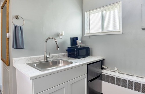 Riverview Apartment | Cozy Stay in Brownstown w/Wi-fi & Streaming TV