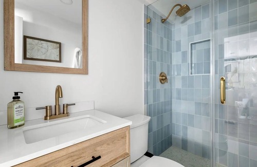 Downtown Charleston House | Cozy Stays by King Street - New Luxury Suite