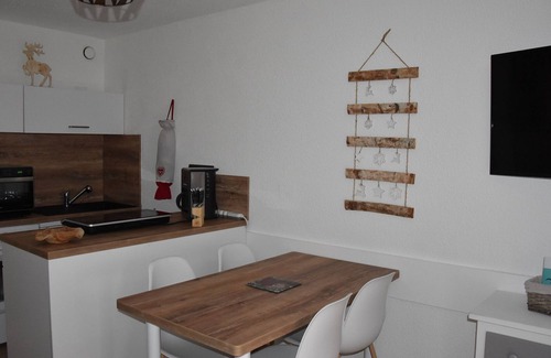 Pralognan-la-Vanoise Apartment | Cozy Studio Near Center - Sleeps 4, South Balcony, WiFi, Close to Shops and Cable Car