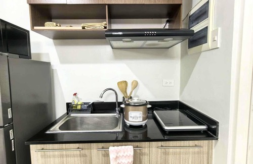 Puerto Princesa City Centre Condo | Cozy Studio with Balcony Near Airport Smart Lock Netflix Verdant Palawan