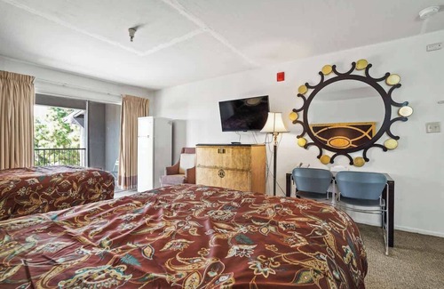 Fremont House | (Cozy studio, 2BED, 1BA, No kitchen)