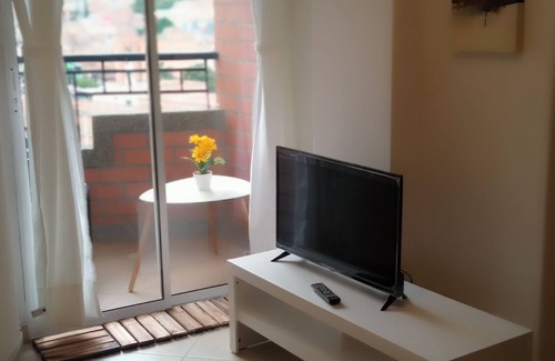 La America Apartment | Cozy studio apartment two blocks from La Floresta Park.n