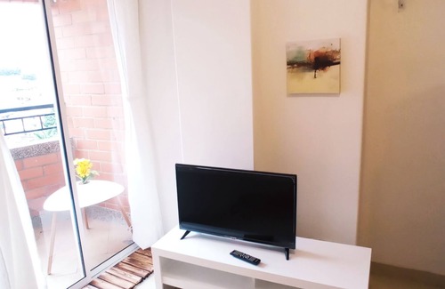 La America Apartment | Cozy studio apartment two blocks from La Floresta Park.n