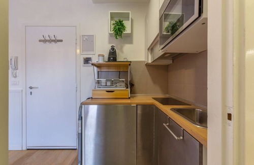 Bologna Fiere District House | Cozy studio apartment located on the first floor of a two-story building.22 sqm, sleeping area with two single beds and bathroomA few steps from Porta San Donato-one of the thirteen access gates,of which today only nine remain-12min by bus from the cente