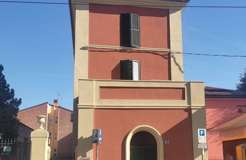 Bologna Fiere District House | Cozy studio apartment located on the first floor of a two-story building.22 sqm, sleeping area with two single beds and bathroomA few steps from Porta San Donato-one of the thirteen access gates,of which today only nine remain-12min by bus from the cente
