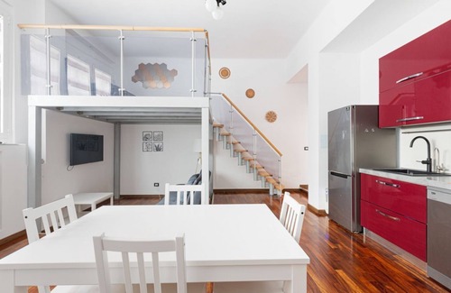 Calvairate Apartment | Cozy studio apartment on two levels, complete with all the main comforts located on the ground floor of a milanese building, in a good logistic position as a base for visiting Milan!Piazza V Giornate, the IED Design Institute and the Mangiagalli Hospital