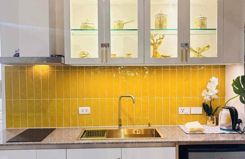 Muntinlupa Apartment | Cozy Studio Apartment with AC, WiFi in welcoming Azure Urban Resort