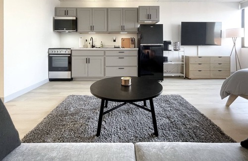 Green Acres Apartment | Cozy Studio Apartment w/Modern Features