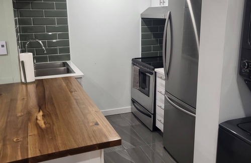 Nouveau-Rosemont Apartment | Cozy studio appartement in New Rosemont neighborhood near public transit.