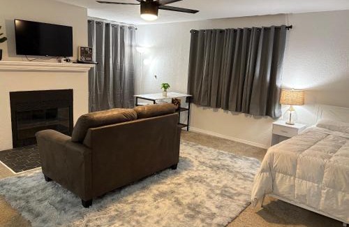 Pecos Apartment | Cozy Studio at the Pecos Village