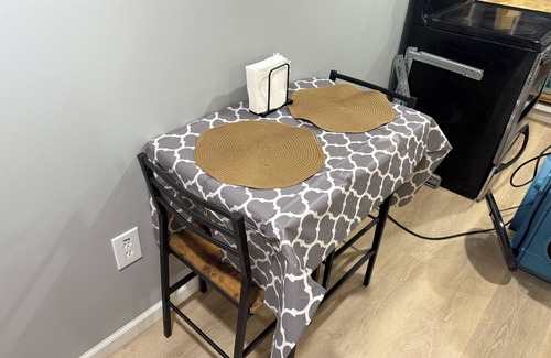 Farmington Hills Apartment | Cozy studio basement in charming Farmington Hills