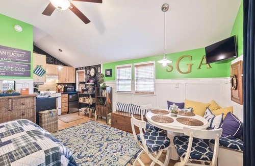 Villas Cabin | Cozy Studio Cabin w/Fire Pit Yard | Walk to Beach