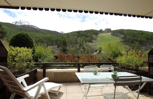 Saint-Chaffrey Apartment | Cozy Studio for 4 with South-Facing Terrace in Serre-Chevalier