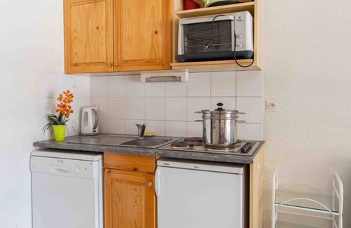 La Salle-les-Alpes Apartment | Cozy Studio with Mountain Views, Shuttle to Slopes & Private Ski Locker