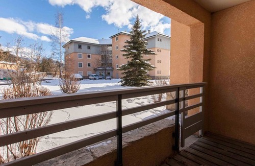 La Salle-les-Alpes Apartment | Cozy Studio with Mountain Views, Shuttle to Slopes & Private Ski Locker