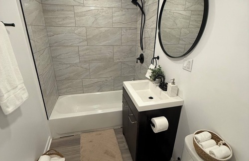 Edgewater Apartment | Cozy studio in Andersonville Chicago