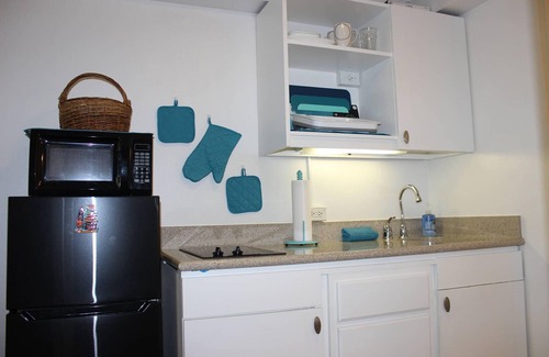 Waikiki Apartment | Cozy studio in boutique condotel at the heart of Waikiki 2 blocks from the beach