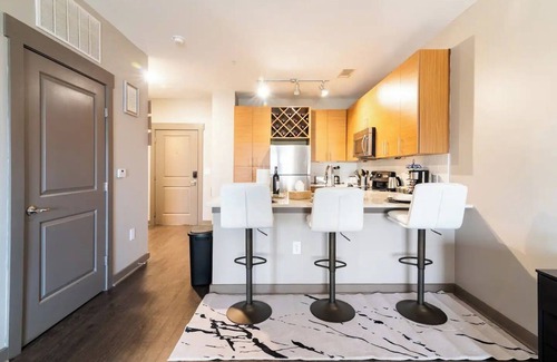 Fourth Ward Apartment | Cozy studio in pleasant Charlotte with Pool, fitness room, WiFi