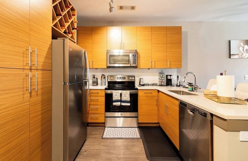 Fourth Ward Apartment | Cozy studio in pleasant Charlotte with Pool, fitness room, WiFi