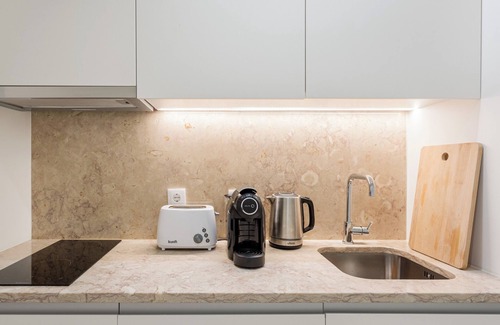 Linda-a-Velha Apartment | Cozy Studio Lisbon | Terrace | AC