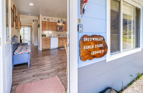 Orick Apartment | Cozy Studio on a Pasture Near Town & Parks w/ Full Kitchen & Free WiFi