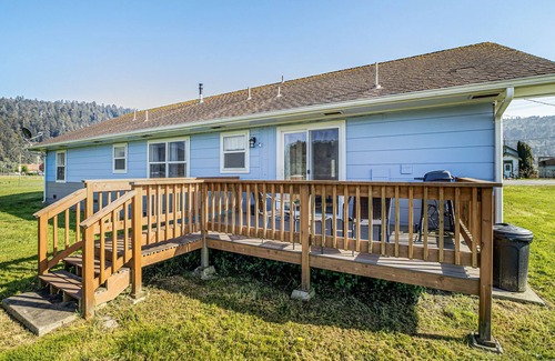 Orick Apartment | Cozy Studio on a Pasture Near Town & Parks w/ Full Kitchen & Free WiFi