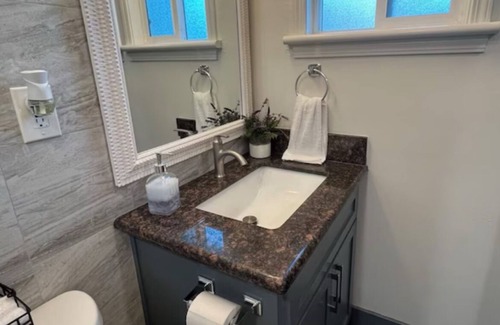Sacramento Apartment | Cozy studio perfect for students with AC and WiFi in delightful Sacramento