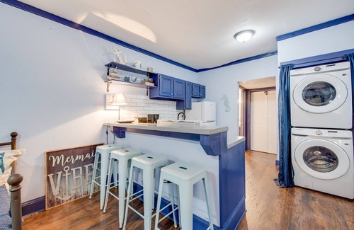 Junius Heights Apartment | Cozy Studio Retreat A: Love Nest with a City Beat!