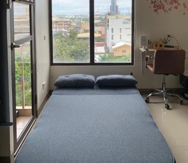 Mabolo Apartment | Cozy Studio, super fast internet, workspace and washer