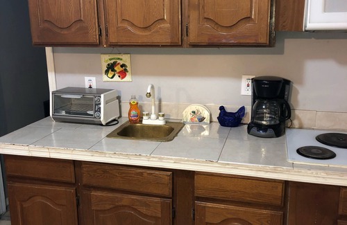 Garfield Apartment | Cozy Studio University Area walking distance to convention center.