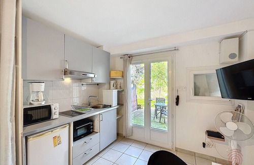 Lamalou-les-Bains Apartment | "Cozy Studio with Terrace, Parking, and WiFi Near Thermal Baths in Lamalou-les-Bains"