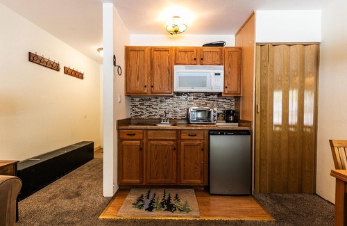 Truckee Condo | Cozy Studio w/Kitchenette and Balcony #212 at Donner Lake Village