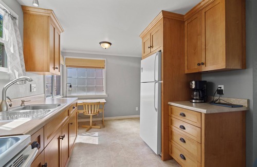 Medford Apartment | Cozy studio with AC and WiFi in desirable Medford location close to Jacksonville