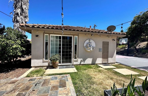 Silver Creek Apartment | Cozy studio with Kitchenette, WiFi and AC in enchanting San Jose.