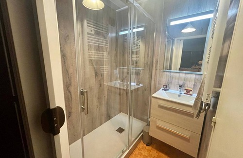Les Angles Apartment | Cozy Studio with Mezzanine, Ski Lockers, and Free WiFi in Les Angles