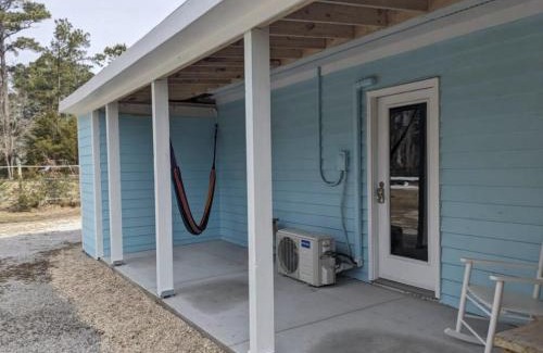 Morehead City House | Cozy studio with movie theater, beach 5 min away