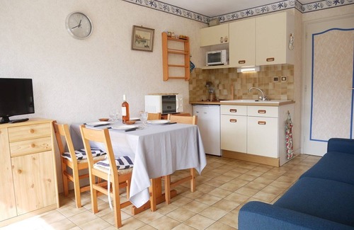 Carnac Apartment | Cozy Studio with Private Garden, 50m from Beach, Parking Included