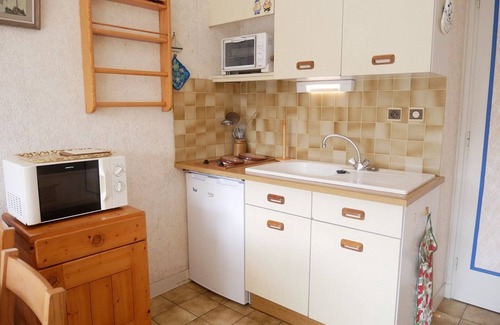 Carnac Apartment | Cozy Studio with Private Garden, 50m from Beach, Parking Included