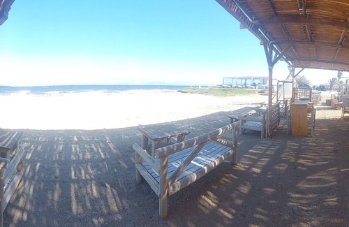 Nea Makri Apartment | Cozy studio with WiFi and AC by the beach in charming Zouberi, Nea Makri