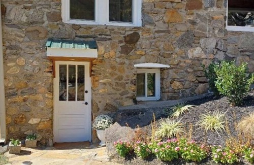 Waynesville Apartment | Cozy, stylish, country studio minutes from downtown Waynesville.