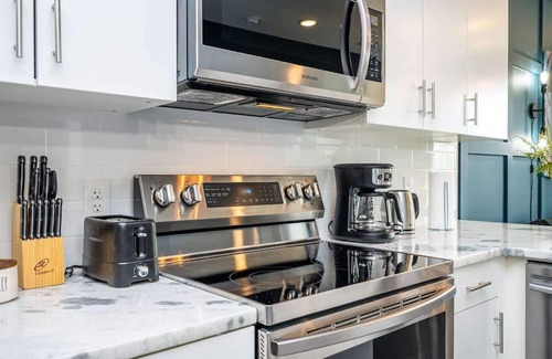 Old Fourth Ward Condo | Cozy Stylish Home in Downtown Atlanta