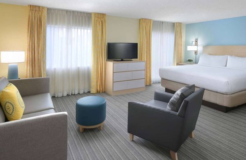 Gunter Afs Hotel | Cozy Suite near Alabama State Capitol & Museum! W/Pool Access and Free Parking!