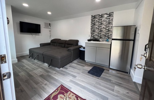 Shady Banks Apartment | Cozy Suite on 14th st