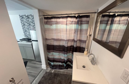Shady Banks Apartment | Cozy Suite on 14th st