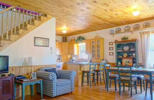 Panmure Island Cottage | Cozy Summer House on Idyllic Waterfront at The Manor at Panmure