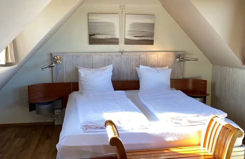 Zonnemaire Other | Cozy sunny apartment, 2 pax with large garden, near Grevelingen sea, WiFi