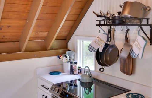 Tullahoma Cabin | Cozy Tennessee Cabin w/Deck, Grill & Fire Pit!