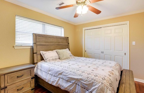 Texas City Apartment | Cozy Texas City Guest House - 5 Mi to Beach!