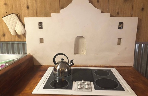Southside House | Cozy Texas-themed bungalow casita. Pet friendly.