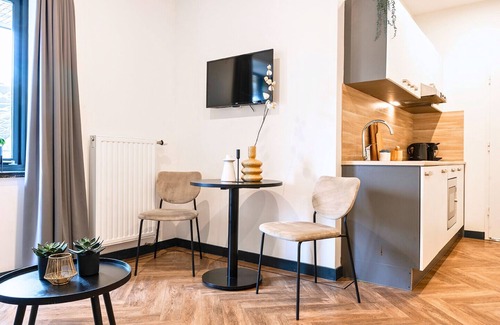 Centrum Apartment | Cozy Tilburg space with 100+ Mbps WiFi, smart TV, and private balcony—ideal for work and relaxation.